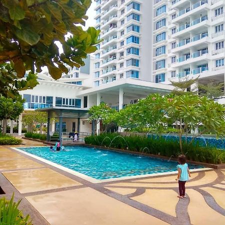 Putra 1 Pool Homestay Bandar Seri Putra Kampong Sungai Buah Eksteriør billede