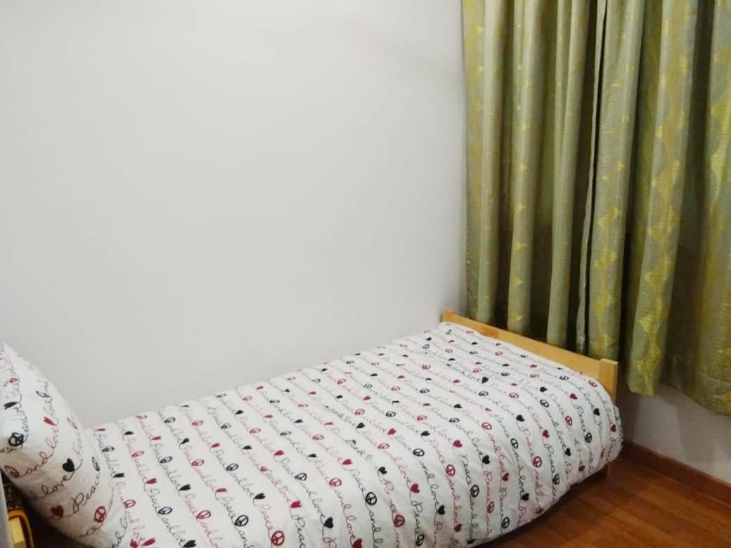 Putra 1 Pool Homestay Bandar Seri Putra Kampong Sungai Buah Eksteriør billede