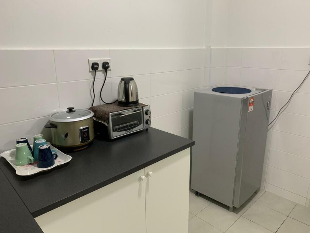 Putra 1 Pool Homestay Bandar Seri Putra Kampong Sungai Buah Eksteriør billede