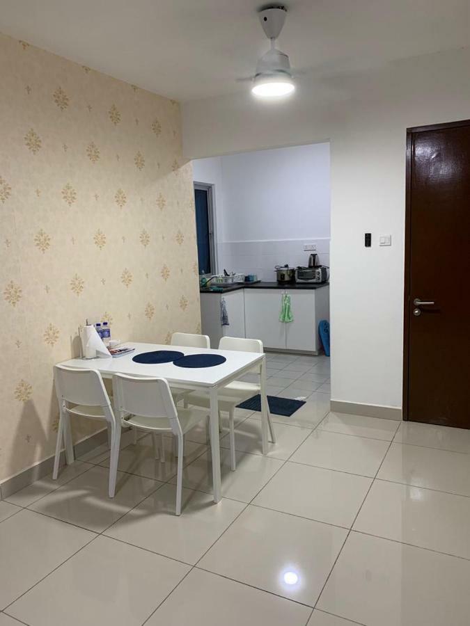 Putra 1 Pool Homestay Bandar Seri Putra Kampong Sungai Buah Eksteriør billede