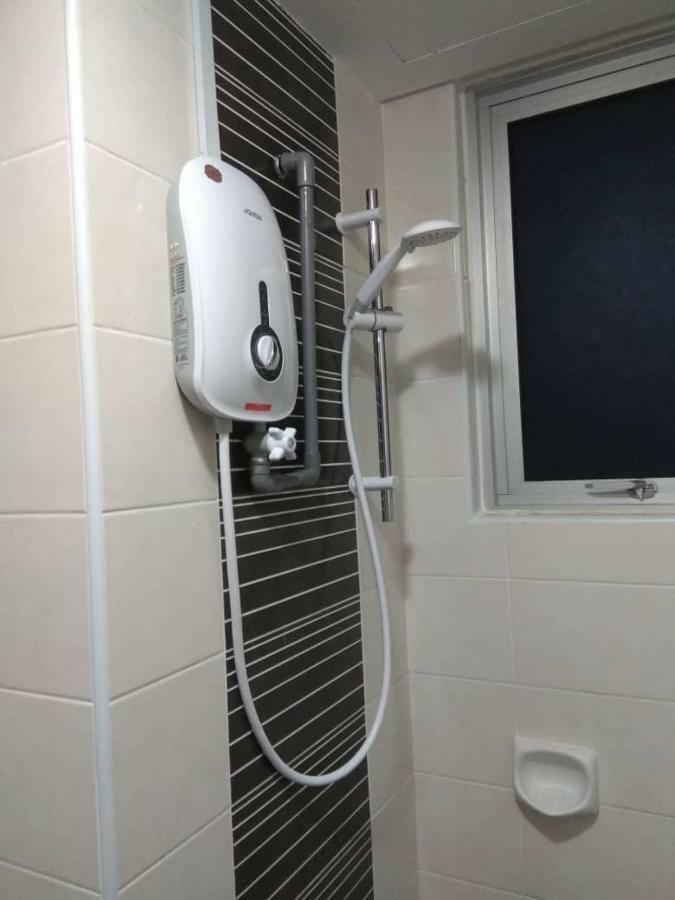 Putra 1 Pool Homestay Bandar Seri Putra Kampong Sungai Buah Eksteriør billede